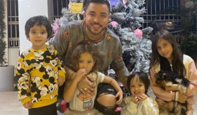 Jessi Uribe y sus hijos