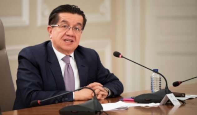 Fernando Ruíz, ministro de Salud