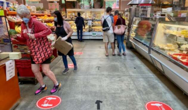 Coronavirus en Estados Unidos / Distanciamiento en supermercados