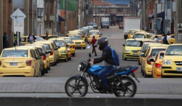 Taxistas en cuarentena / cuarentena en Bogotá Taxistas en cuarentena / cuarentena en Bogotá