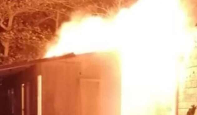 Por simple rumor, prenden fuego a una vivienda en San Andrés