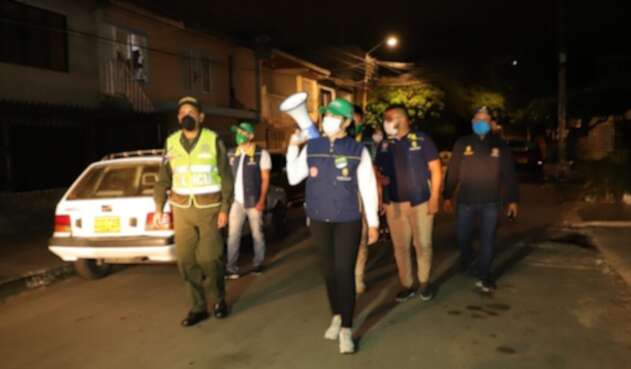 Fiesta de 500 personas en Cali terminó en disturbios con el Esmad