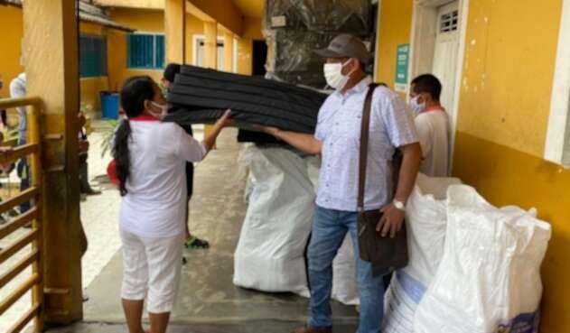 Entrega de ayudas humanitarias en Tarazá, Antioquia