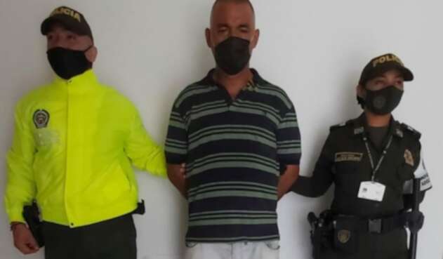 El sujeto es señalado de abusar niños, niñas y adolescentes, a cambio de mercados
