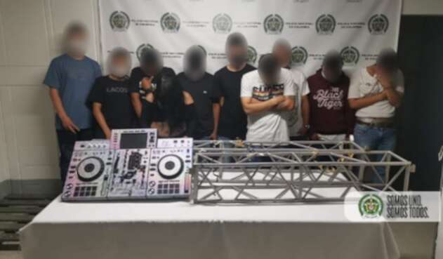 Sorprendieron a 40 personas, entre ellas 12 menores, en fiesta clandestina en Medellín