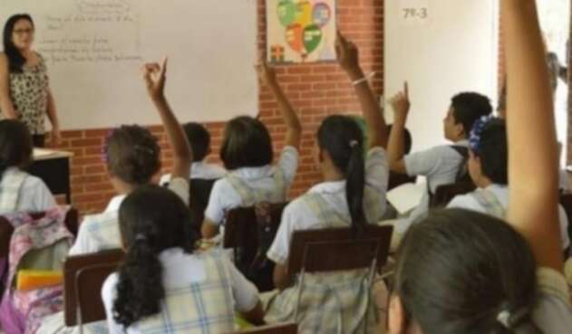 Regreso paulatino y gradual de los estudiantes a las aulas de los colegios públicos en medio de la pandemia Covid-19