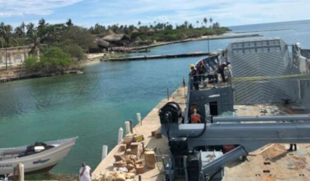 Armada entrega ayudas humanitarias y 150,000 litros de agua a habitantes de archipièlago de San Bernardo