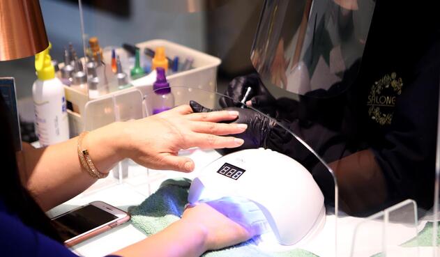 Salones de belleza y peluquerías reabren sus puertas, luego de tres meses de cuarentena.