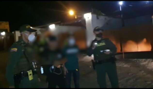Estaban violando el toque de queda y ley seca establecido por el departamento.