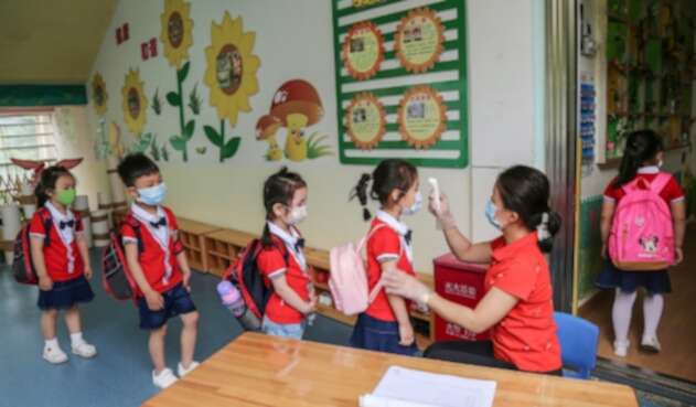 Regreso de niños a colegios / Coronavirus en China