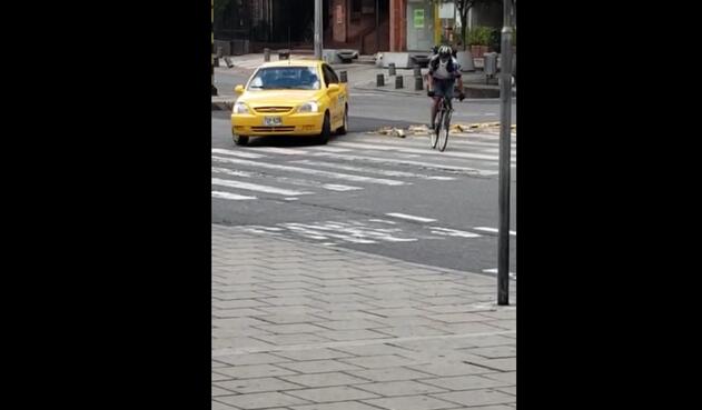 Taxista atropella a ciclista