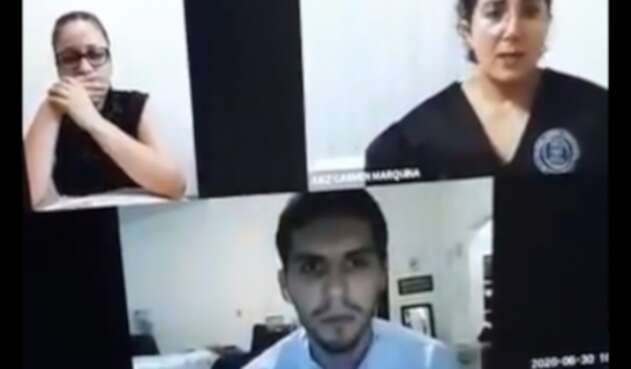 Abogado es regañado en plena audiencia por Zoom al no llevar pantalones