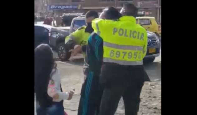 Denuncian abuso policía en Kennedy