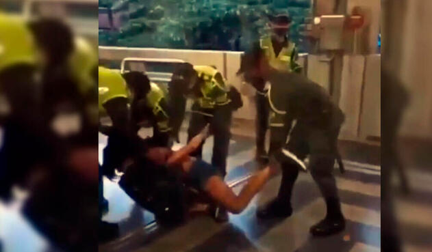 Mujer trans agredida en Metro de Medellín Mujer trans agredida en Metro de Medellín