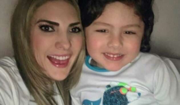 Ana Karina Soto y su hijo