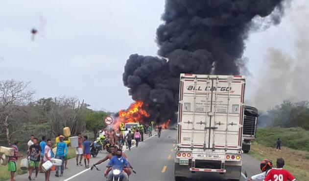 Camión accidentado con gasolina explotó Magdalena