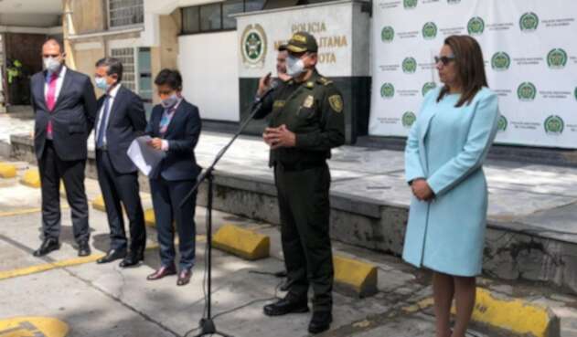 Claudia López y general Gómez Heredia