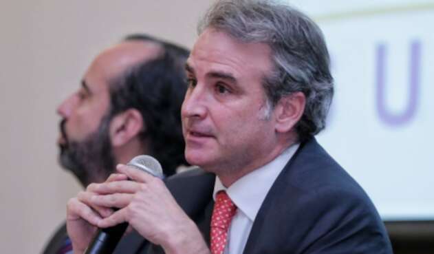 Pablo Felipe Robledo, SIC