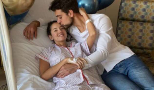 Daniella Álvarez y su novio