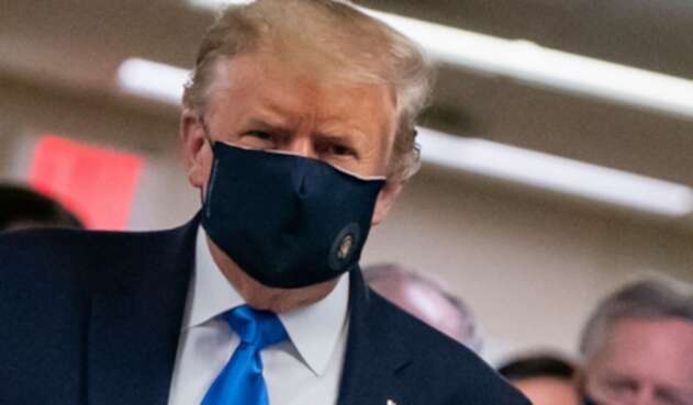 Donald Trump con tapabocas