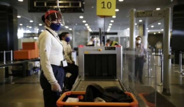 Aeropuerto El Dorado / Coronavirus en Bogotá