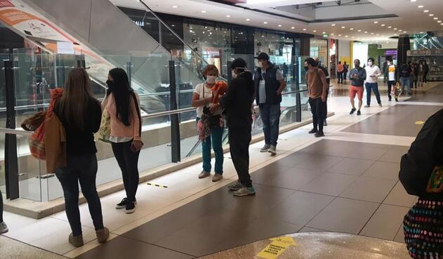 En el segundo día sin IVA muchos colombianos no salieron y prefirieron las filas virtuales Día sin IVA: Colombianos no salieron y prefirieron las filas virtuales