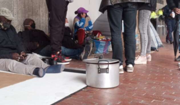 Desplazados protesta ante crisis económica