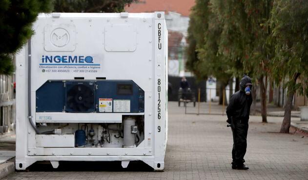 Contenedores para cadáveres en Bogotá / Cementerios de Bogotá en crisis por pandemia