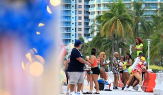 En South Beach las personas se fueron de fiesta como si el coronavirus ya no existiera