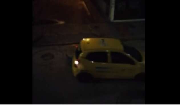 Taxi atropellando a presunto ladrón