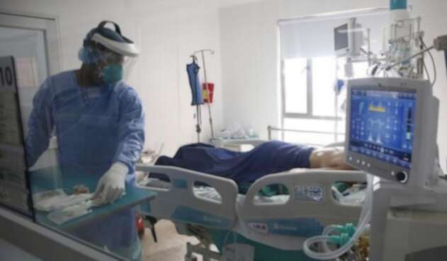 Médicos en Medellín piden que se reconozca el talento local y nacional.