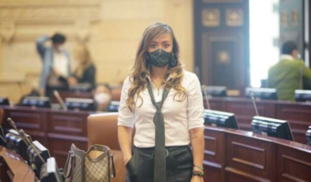 Katherine Miranda, congresista de oposición, acudió a sesión pese a medida cuarentena. Katherine Miranda, congresista de oposición, acudió a sesión pese a medida cuarentena.
