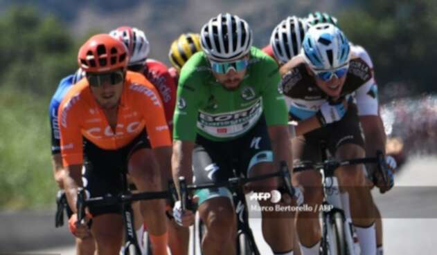 El líder de la clasificación general el corredor local Julián Alaphilippe (Deceuninck-Quick Step)