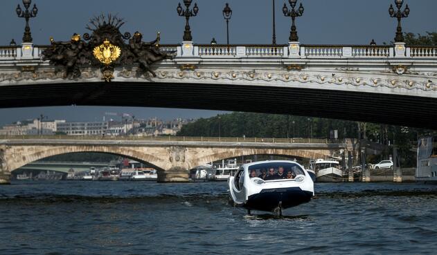 Taxis de SeaBubble que vuelan sobre el agua