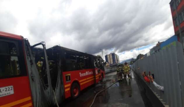 Articulado se incendió por la Avenida Jiménez