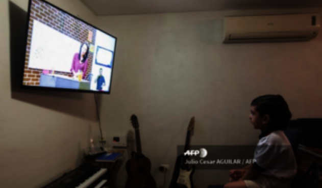 Clases por televisión en pandemia en México