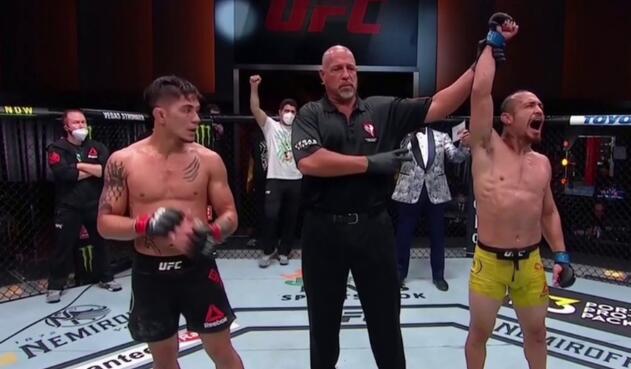 El colombiano Danny Chávez derrotó a TJ Brown en la UFC El colombiano Danny Chávez derrotó a TJ Brown en la UFC