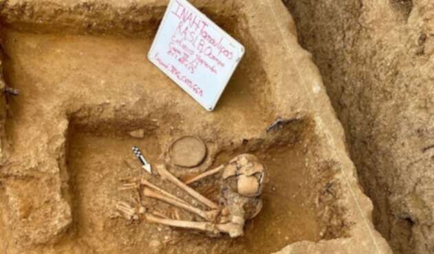 Entierro humano prehispánico completo en el área cultural del Suroeste de Tamaulipas
