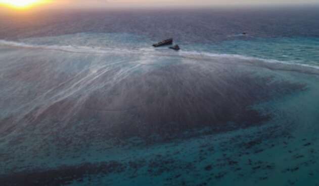 Mauricio se enfrenta a su peor crisis ecológica tras derrame marino de crudo