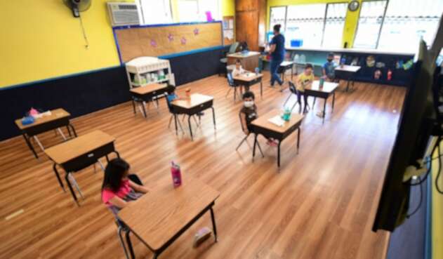 Regreso de niños a colegios en plena pandemia