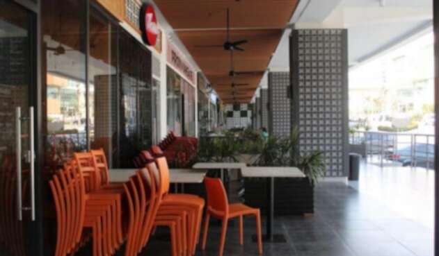 Los restaurantes esperan atender en espacios al aire libre.