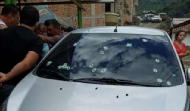 En la acción falleció un uniformado y uno más quedó herido