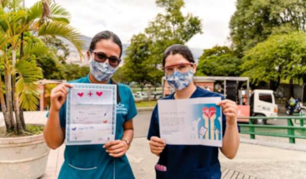 Cartas que reciben los profesionales de la salud en Medellín.