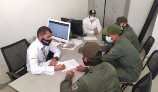 Los tres militares no podrán entrar a Colombia por diez años.