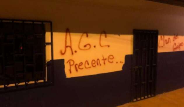 Grafitis en viviendas en Segovia, Antioquia.