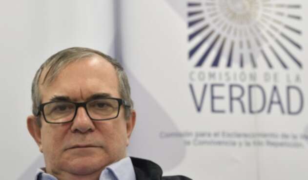 El presidente del partido Farc, Rodrigo Londoño ("Timochenko"), asiste a la Comisión de la Verdad, en Bogotá.