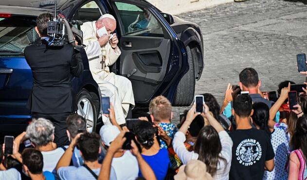 Papa Francisco con tapabocas