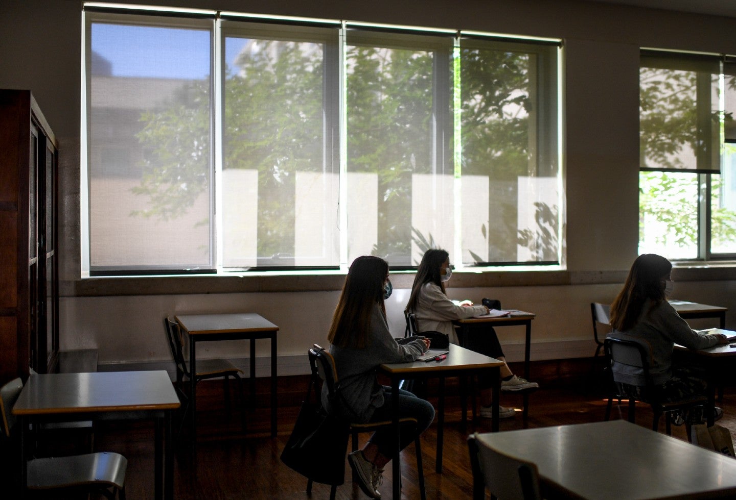 Ninos En Portugal Vuelven Al Colegio Tapabocas Para Mayores De 10 Anos La Fm Alcaldia de bogota pide a los ciudadanos usar tapabocas quirurgicos convencionales y no de tela. ninos en portugal vuelven al colegio