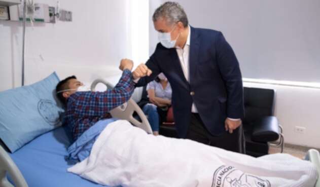 Policías heridos en protestas recibieron visita de Duque | La FM