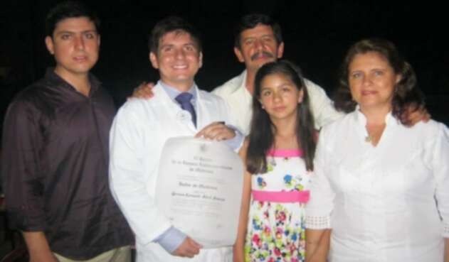 Germán Leonardo Abril, medico colombiano que trabaja por la vacuna rusa